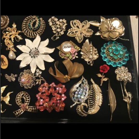 Vintage Pin Collection - Picture 2 of 3
